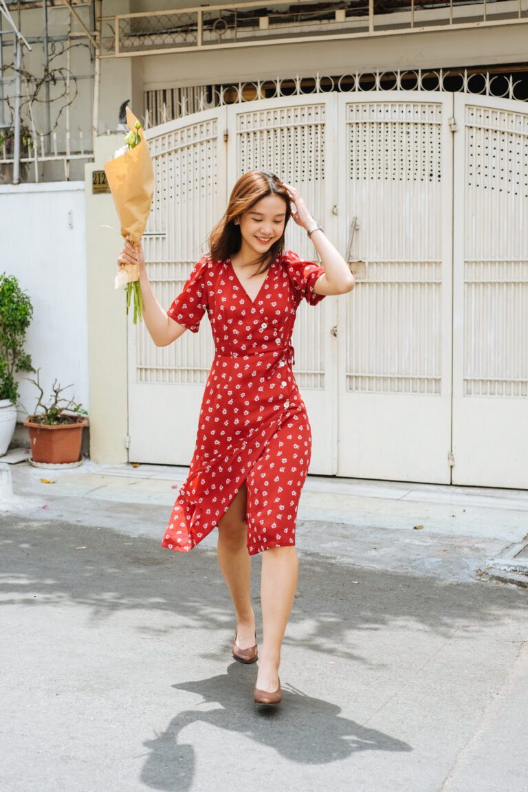 Little French Song - Hoa đỏ