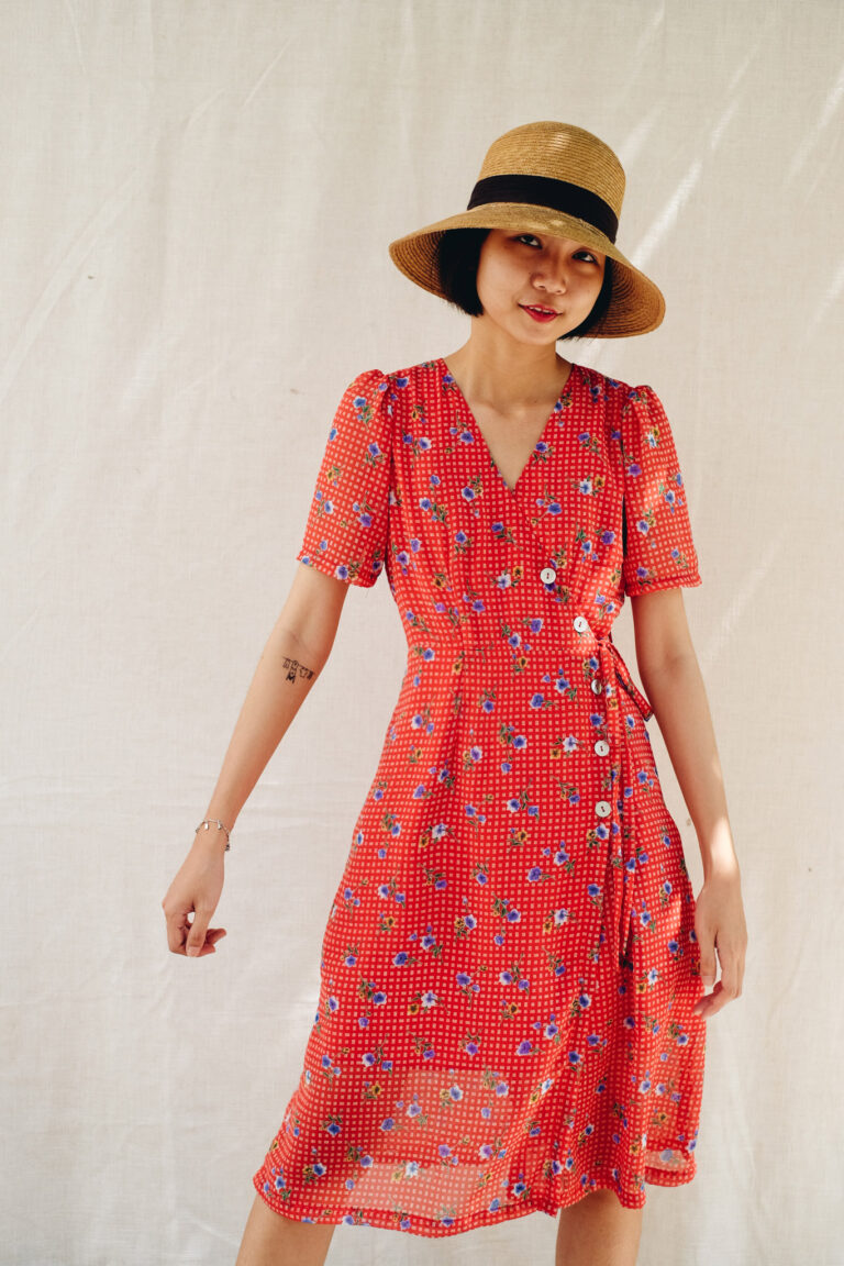 Little French Song - Hoa caro đỏ